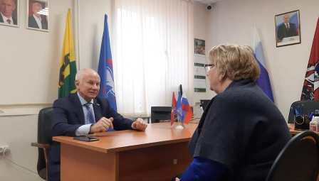 Новогиреевские депутаты ведут активный приём жителей района