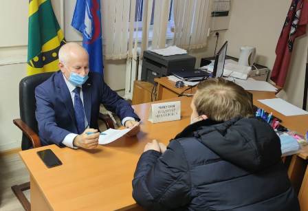 Новогиреевские депутаты ведут приём населения в рамках декады приёма жителей в честь 20-летия «Единой России»