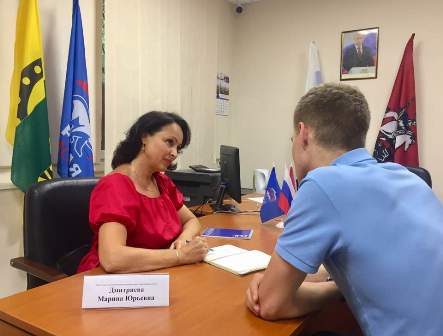 Новогиреевские депутаты не прекращают приём населения в летнее время