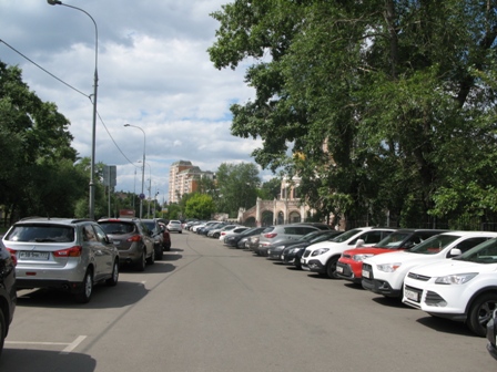 Жители ещё девяти домов в Новогирееве смогут оформить льготную парковку