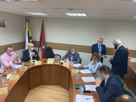 Ветераны вручили грамоты и медали новогиреевцам за патриотическое воспитание молодёжи