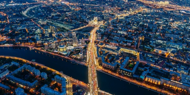 Москва перешла на летний режим освещения
