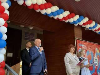 Глава МО Новогиреево в День знаний побывал в школе № 1324