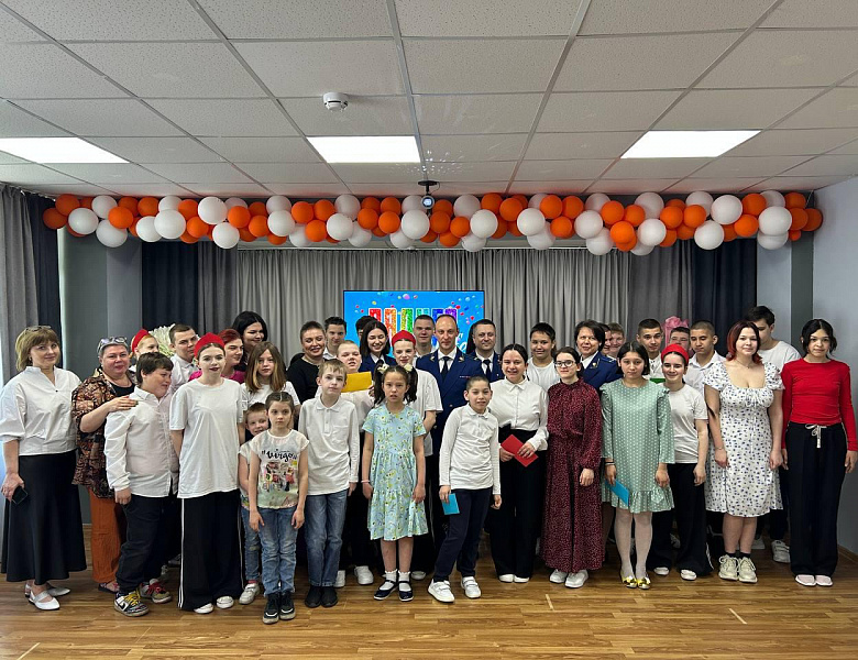Сотрудники Перовской межрайонной прокуратуры поздравили воспитанников  ГБУ ЦССВ «Радуга»