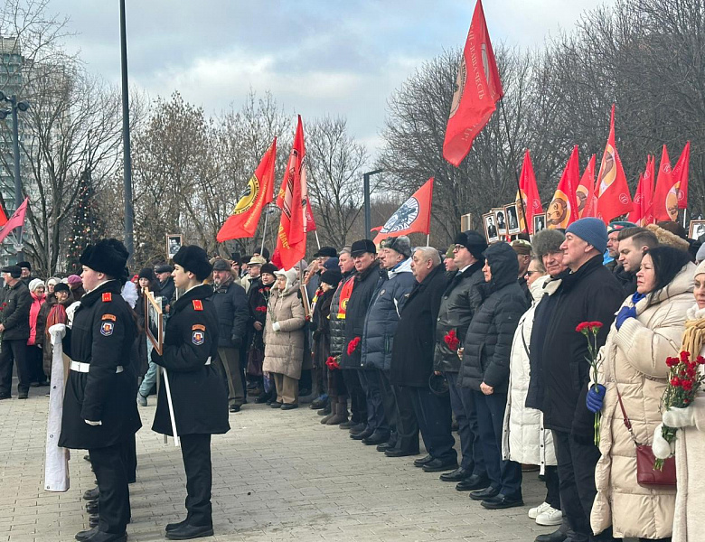 Новогиреевцы почтили память воинов-интернационалистов у памятника «Скорбящие матери»
