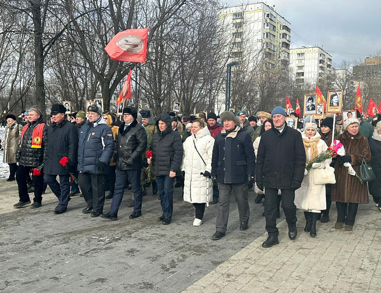 Новогиреевцы почтили память воинов-интернационалистов у памятника «Скорбящие матери»