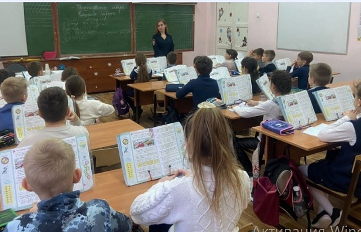 На востоке Москвы сотрудники полиции провели профилактическую беседу для школьников