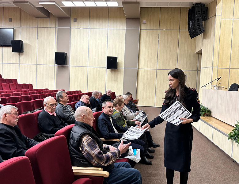 В УВД по ВАО полицейские и общественники провели профилактическое мероприятие для ветеранов