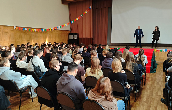 В колледже РГСУ прошла лекция проведенная сотрудником центра противодействия экстремизму совестно с членом общественного совета