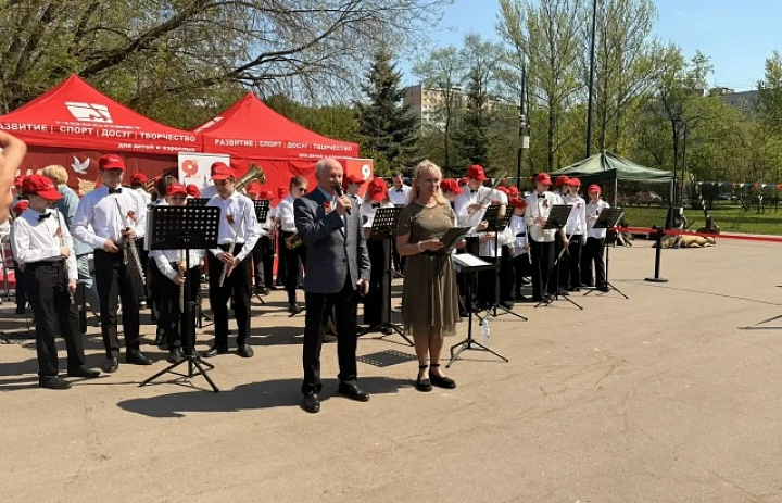 В Афганском сквере новогиреевцы отметили наступающий праздник Великой Победы