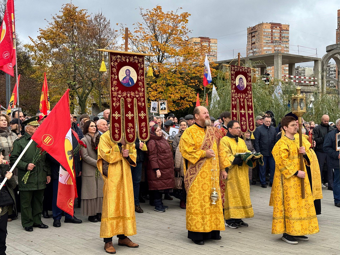 Капсулу с землей из мест боёв заложили в Новогиреево на месте будущего храма