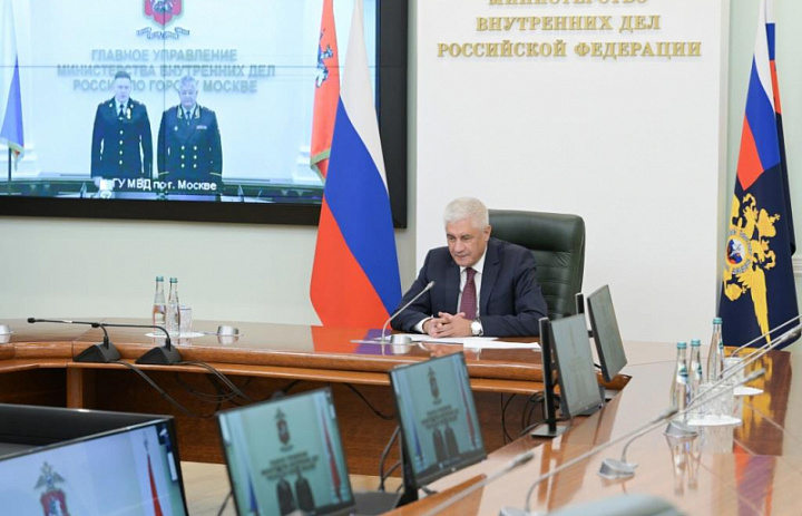 Владимир Колокольцев вручил награды полицейским, проявившим мужество и героизм при спасении людей