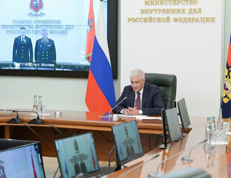 Владимир Колокольцев вручил награды полицейским, проявившим мужество и героизм при спасении людей