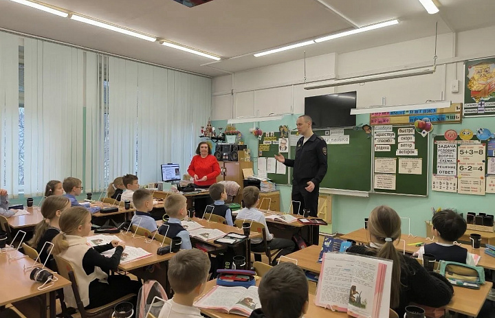 В Восточном округе полицейские встретились с учениками школы района Новокосино в рамках акции «Маленький пешеход»