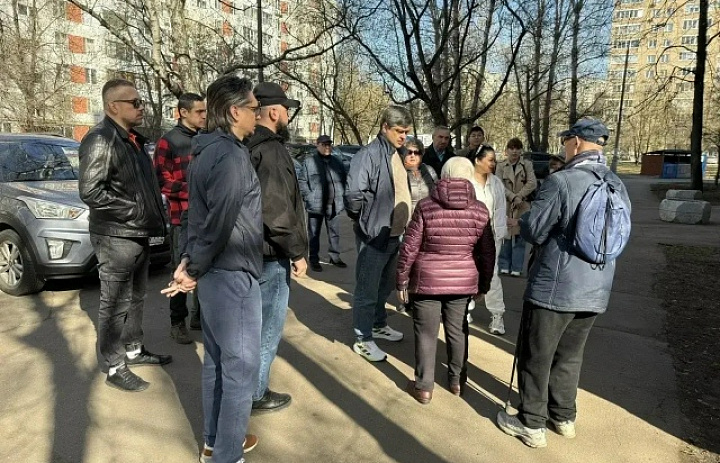 Муниципальные депутаты регулярно принимают участие в обходе придомовых территорий
