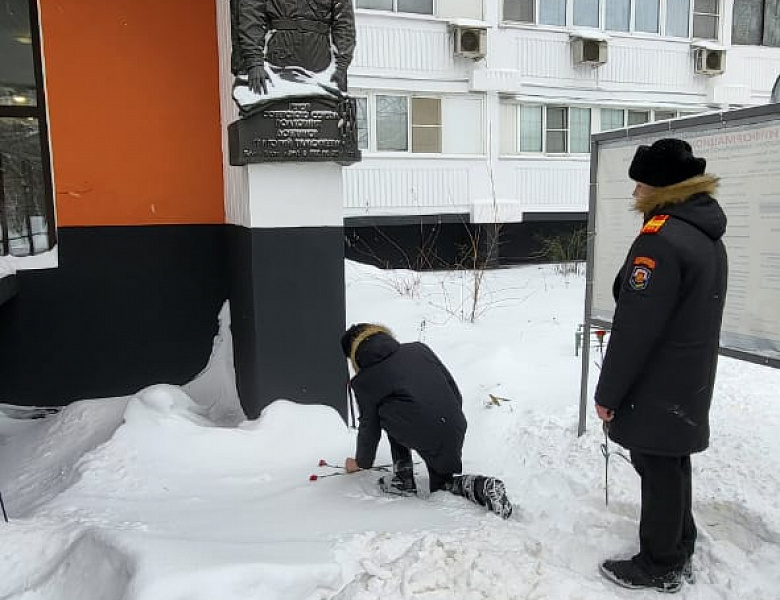 Накануне годовщины Битвы за Москву  новогиреевцы почтили память героев Великой Отечественной войны