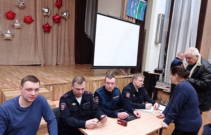 Представители ОС при УВД по ВАО Артем Бушуев и Михаил Козлов приняли участие в отчетах участковых уполномоченных полиции перед населением 