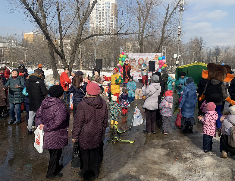 В Новогирееве жители активно и весело проводили зиму и встретили весну