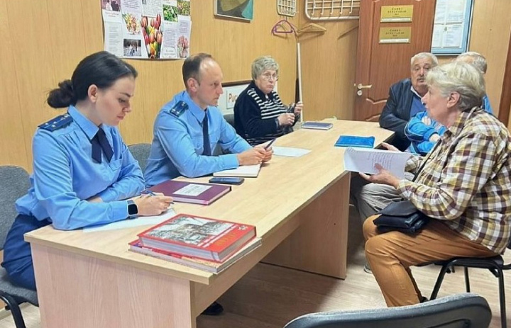Прокуратура провела прием граждан в помещении Совета ветеранов района Новогиреево