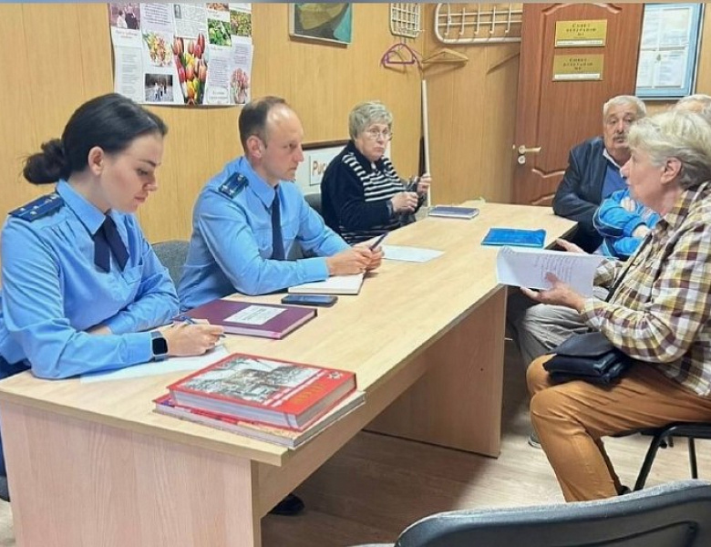 Прокуратура провела прием граждан в помещении Совета ветеранов района Новогиреево