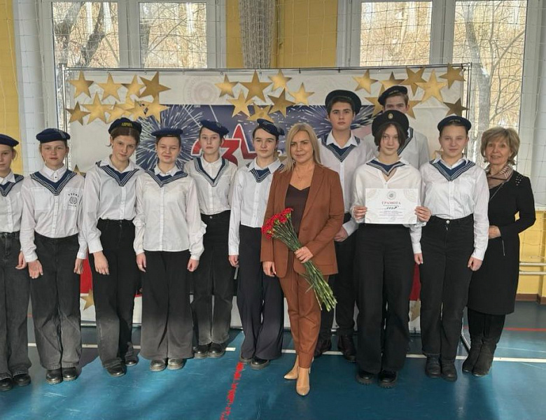 Глава МО Новогиреево Владимир Чикунов принял участие в проведении школьного Смотра строя и песни