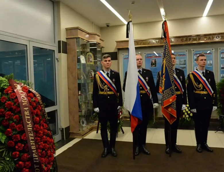 Московские полицейские провожают в последний путь своих коллег, выполнивших служебный долг ценой собственной жизни
