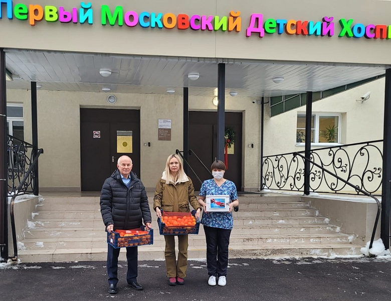 Глава МО Новогиреево подарил новогодние подарки детям из хосписа