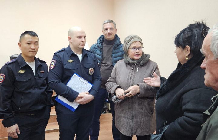 Представители ОС при УВД по ВАО Мария Сёмина и Геннадий Лобанов приняли участие в отчетах участковых уполномоченных полиции перед населением