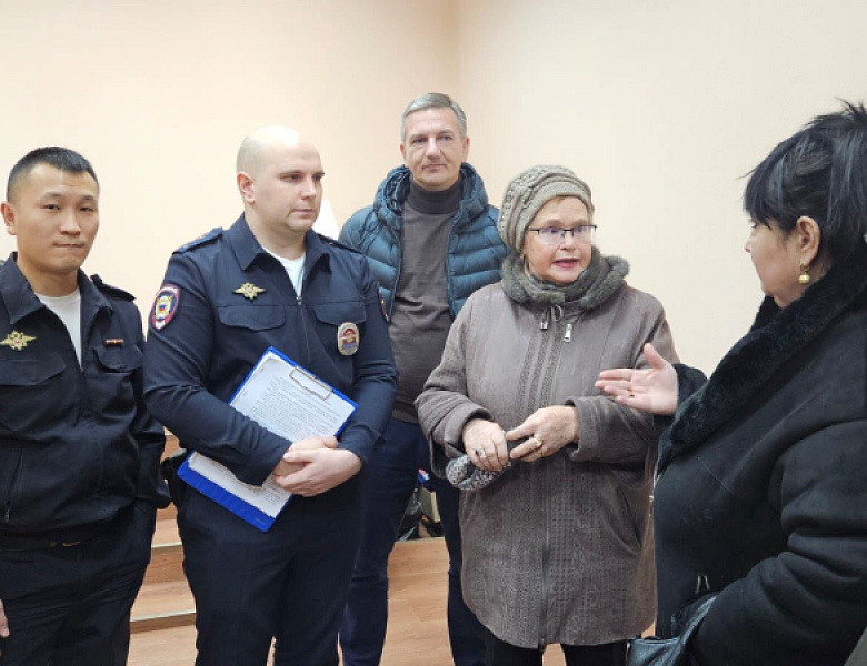 Представители ОС при УВД по ВАО Мария Сёмина и Геннадий Лобанов приняли участие в отчетах участковых уполномоченных полиции перед населением