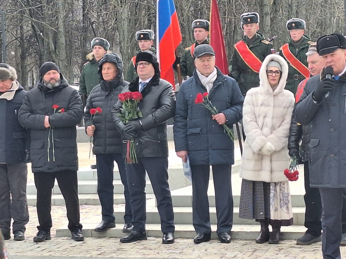 Новогиреевцы почтили память воинов-интернационалистов у памятника «Скорбящие матери»