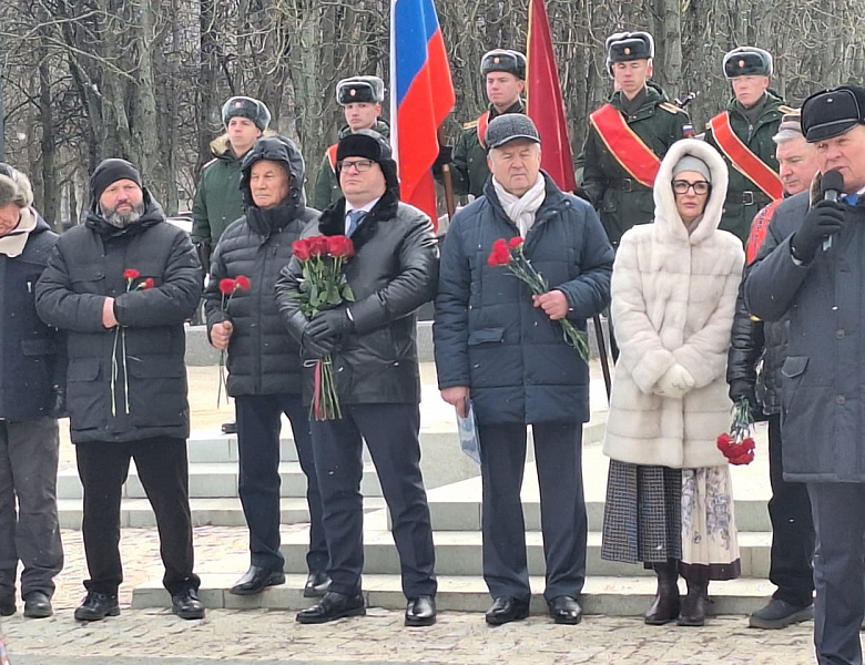 Новогиреевцы почтили память воинов-интернационалистов у памятника «Скорбящие матери»