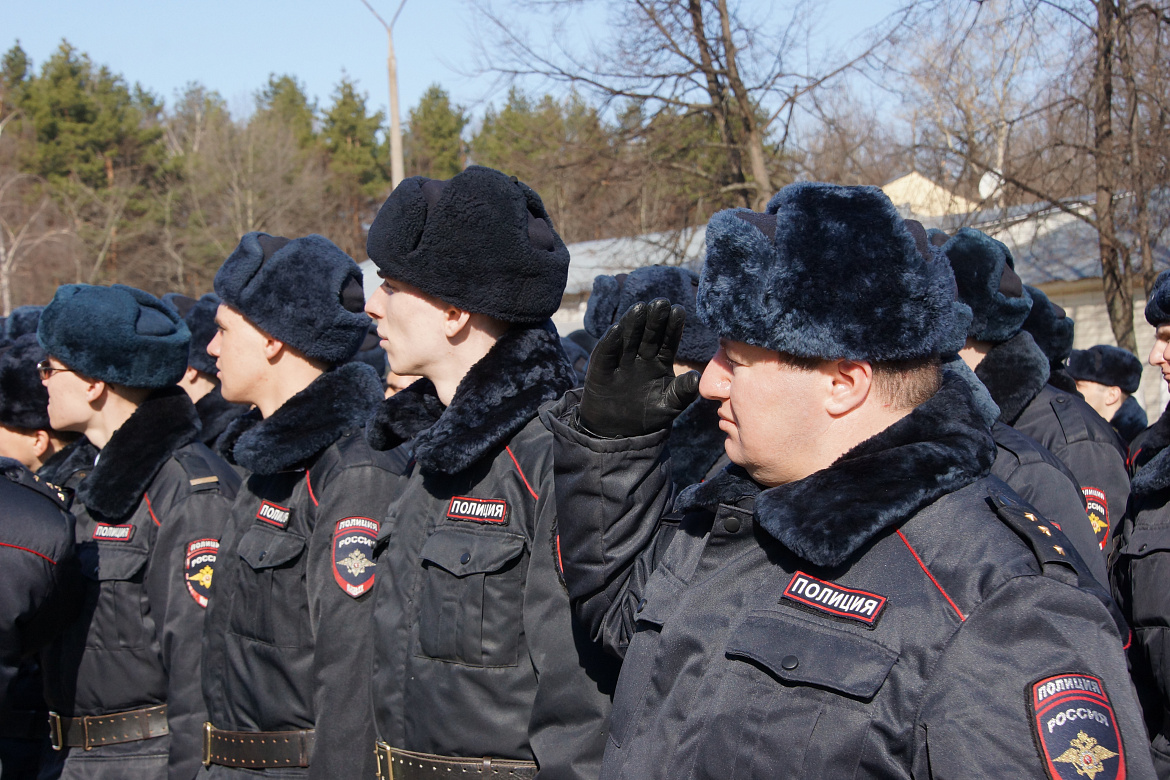 Жителей района Новогиреево и сотрудников ОМВД поздравили с Днём полиции