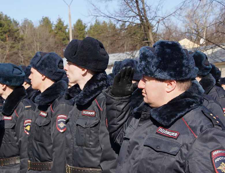 Жителей района Новогиреево и сотрудников ОМВД поздравили с Днём полиции