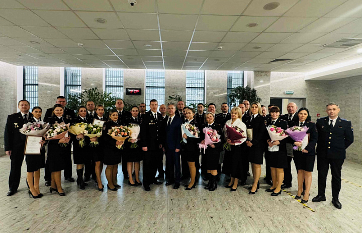 Руководство УВД по ВАО совместно с префектом ВАО поздравили личный состав с Днем сотрудника органов внутренних дел