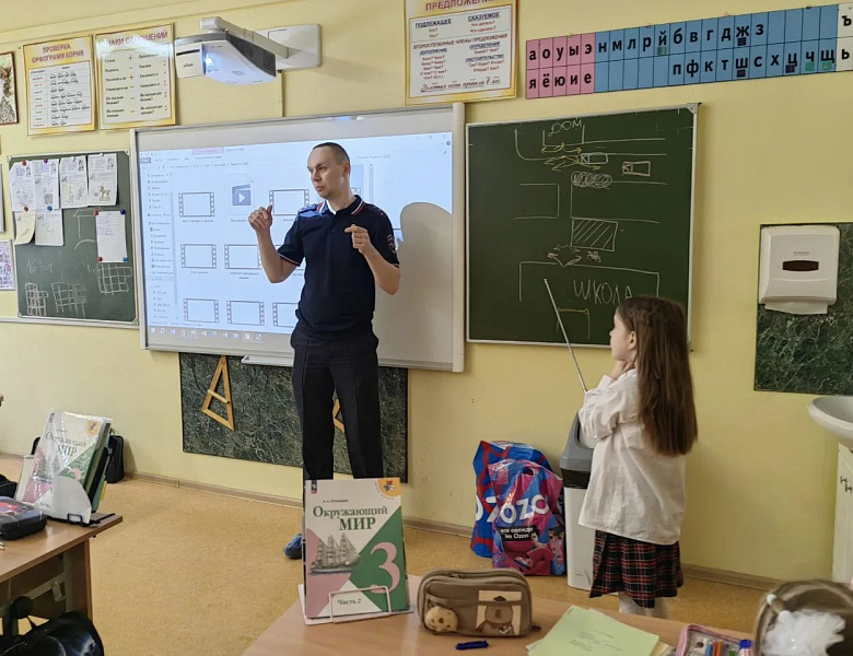 Безопасность начинается с детства: в школах Новокосино прошли занятия «Маленький пешеход»