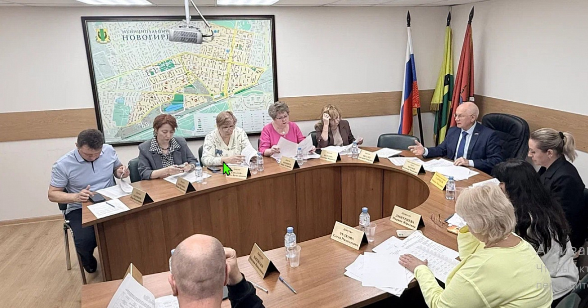 Муниципальные депутаты провели плановое заседание и ушли на летние каникулы