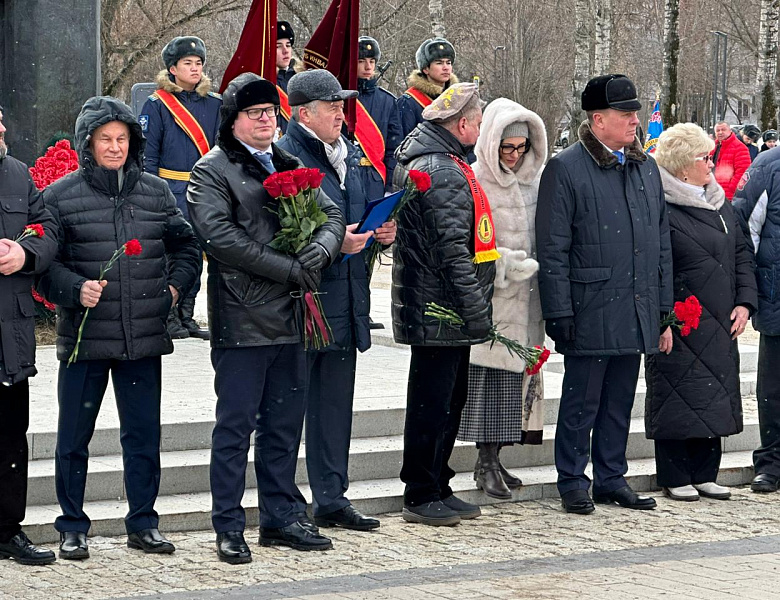Новогиреевцы почтили память воинов-интернационалистов у памятника «Скорбящие матери»