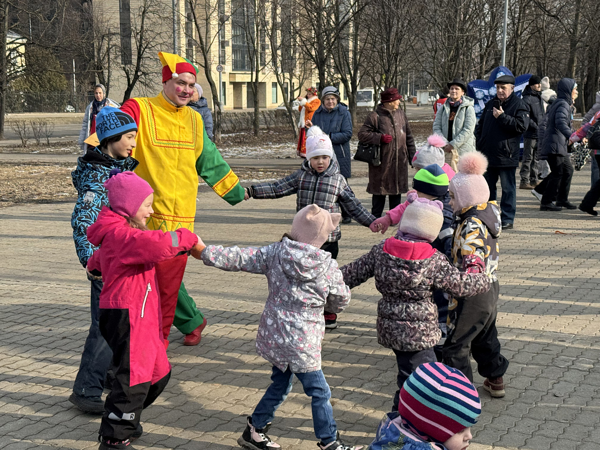 В Новогирееве проводили зиму Широкой Масленицей