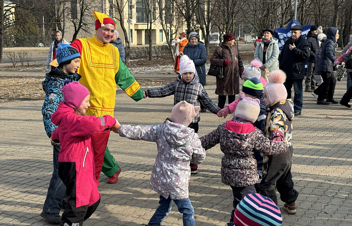 В Новогирееве проводили зиму Широкой Масленицей