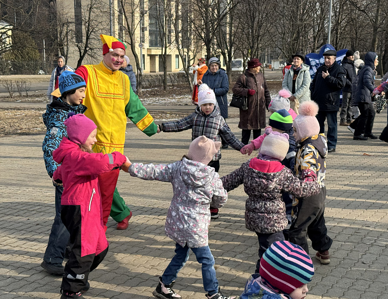 В Новогирееве проводили зиму Широкой Масленицей