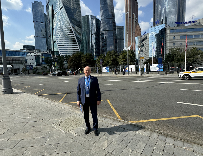 Глава МО Новогиреево Владимир Чикунов стал участником муниципального форума стран БРИКС
