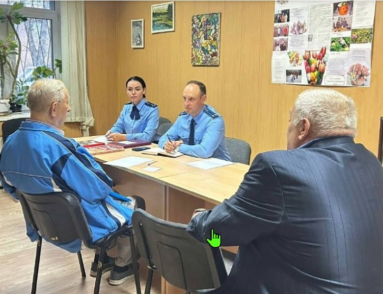 Прокуратура провела прием граждан в помещении Совета ветеранов района Новогиреево