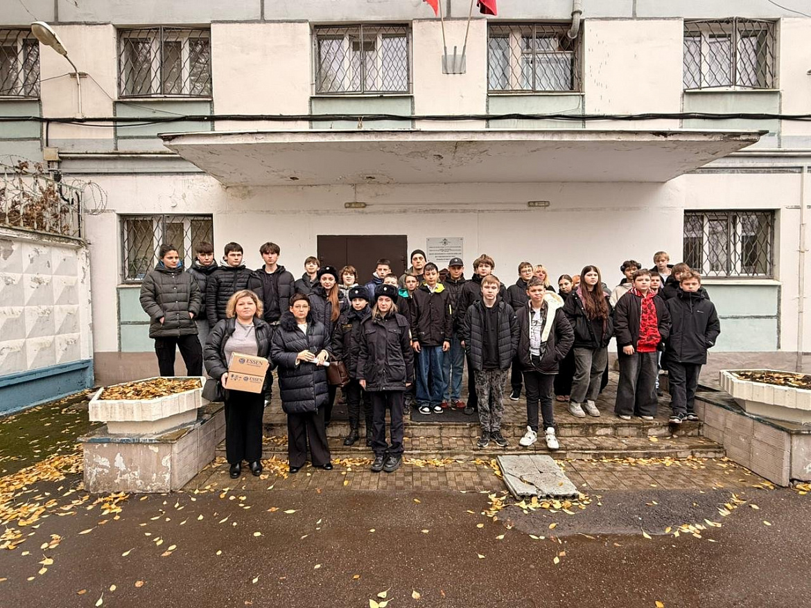 Сотрудники ОМВД России по району Новокосино организовали экскурсию для учащихся в Центр временного содержания несовершеннолетних правонарушителей