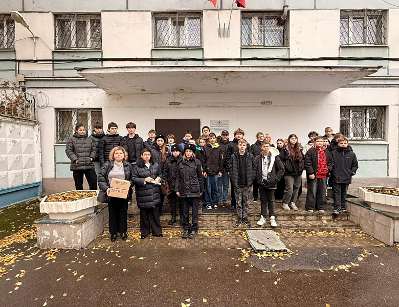 Сотрудники ОМВД России по району Новокосино организовали экскурсию для учащихся в Центр временного содержания несовершеннолетних правонарушителей