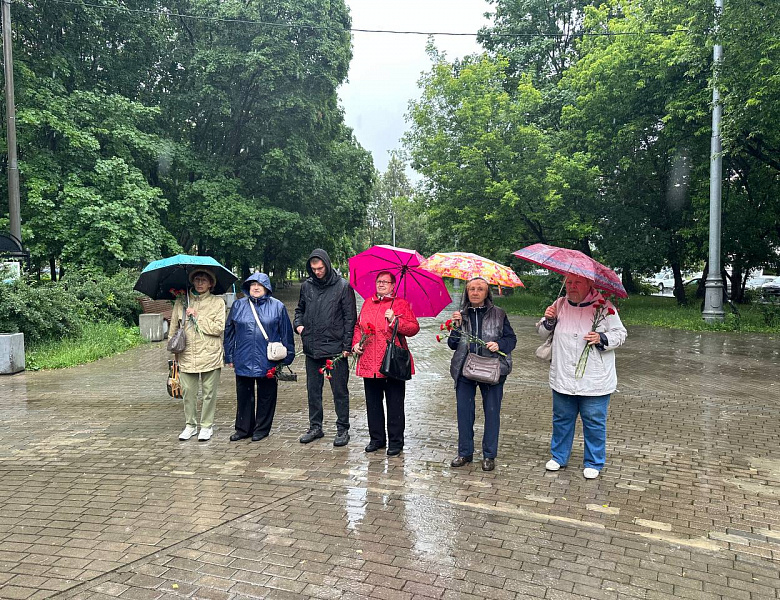 Новогиреевцы провели митинг накануне Дня памяти и скорби