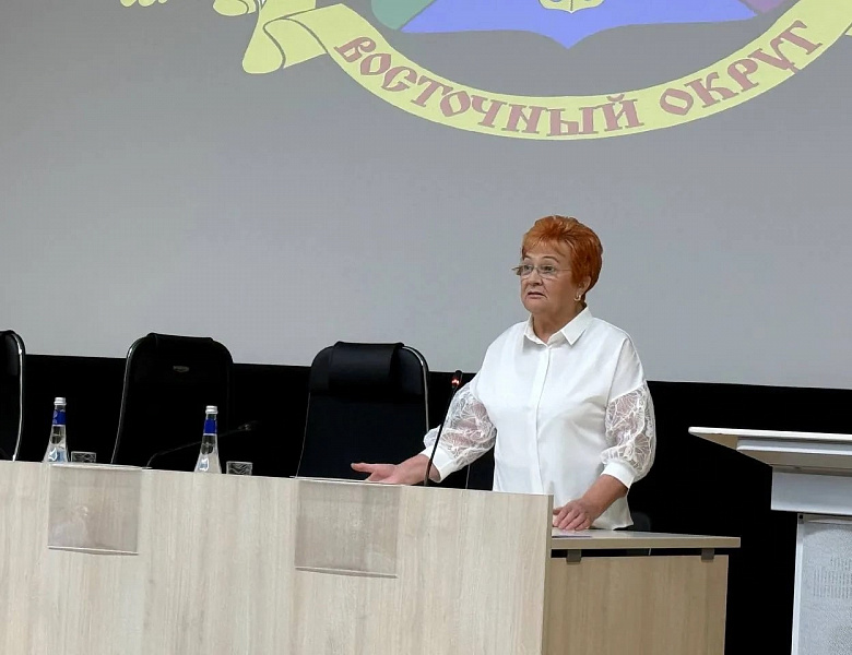 Председатель Совета ветеранов УВД по ВАО Надежда Козлова провела патриотическую встречу с личным составом в честь Дня Государственного флага РФ