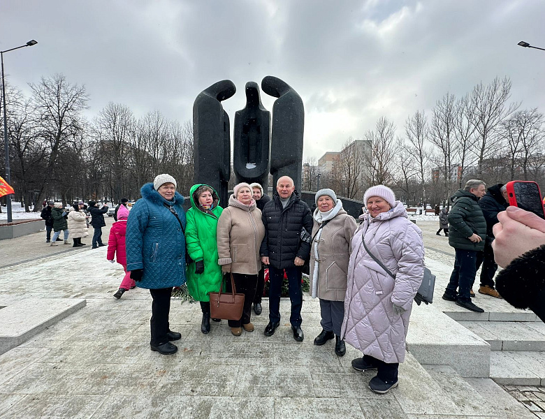 Новогиреевцы почтили память воинов-интернационалистов у памятника «Скорбящие матери»