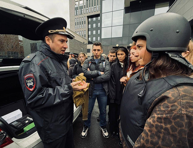 В Управлении внутренних дел по ВАО ГУ МВД России по г.Москве прошел День открытых дверей для школьников Восточного округа