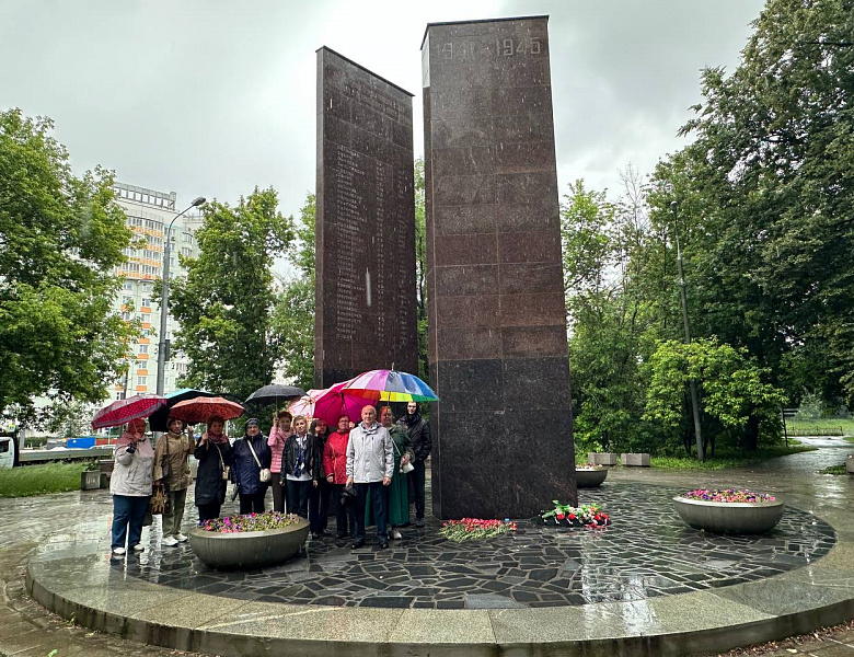 Новогиреевцы провели митинг накануне Дня памяти и скорби