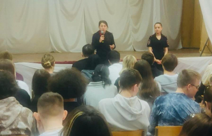 На Востоке столицы полицейские провели профилактическую беседу со школьниками на тему: «Противодействие незаконному обороту наркотических и психотропных веществ»